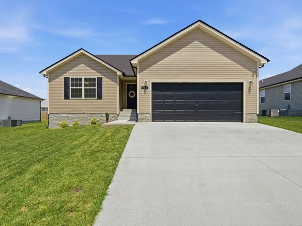 753 Gleason Dr , Clarksville, TN 37042