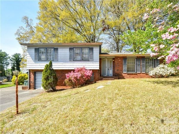 1420 Waybridge Lane , Winston Salem, NC 27103