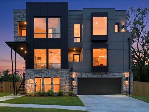 217 NE H Street , Bentonville, AR 72712