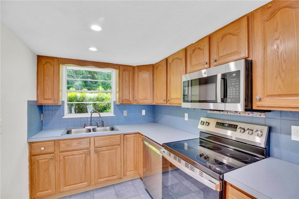 1401 31st Avenue, Vero Beach, FL 32960 Photo