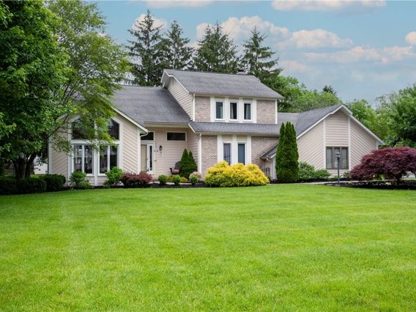 72 Caversham Woods , Pittsford, NY 14534