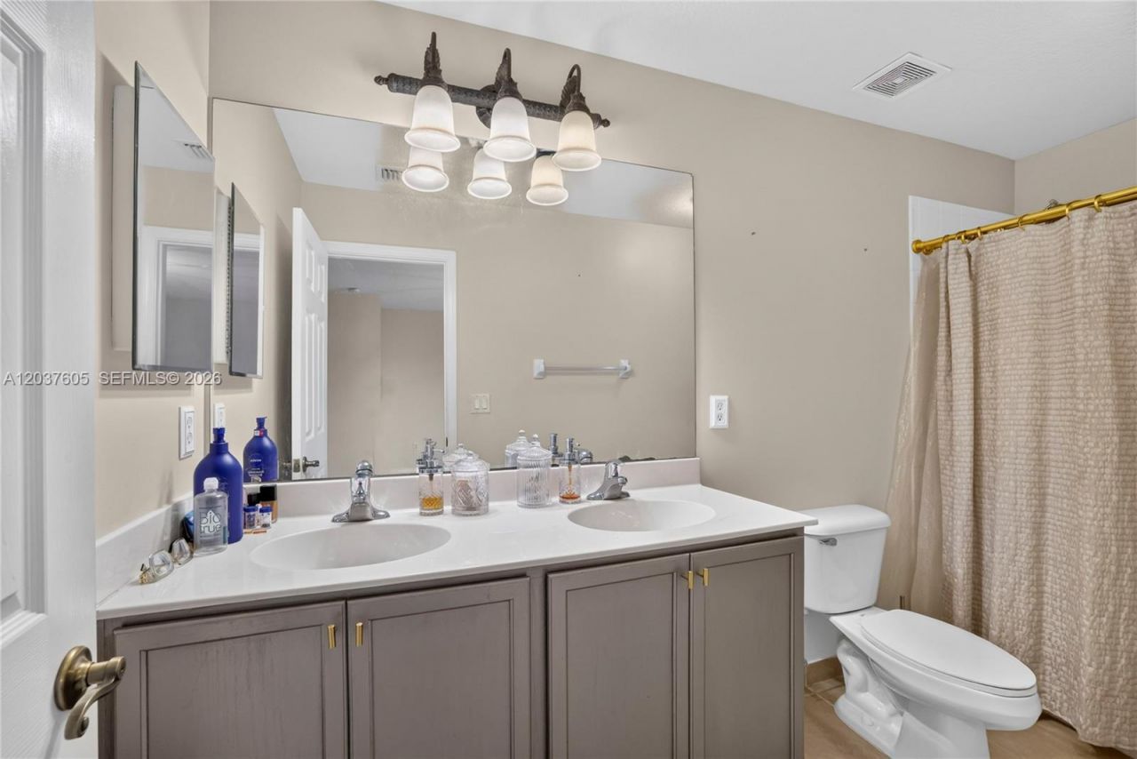 8968 Lancaster St, Tamarac, FL 33321 Photo