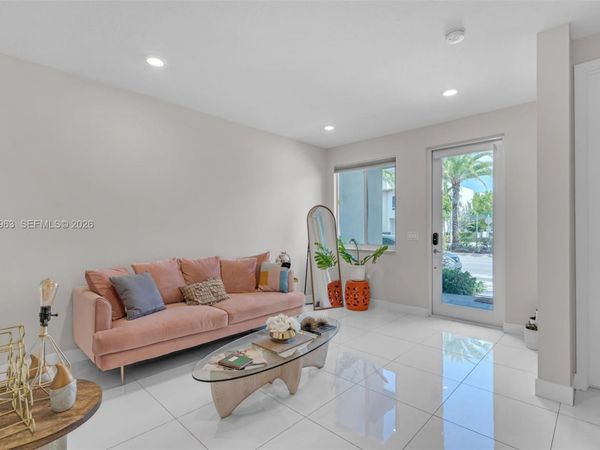 10365 NW 66th St , Doral, FL 33178