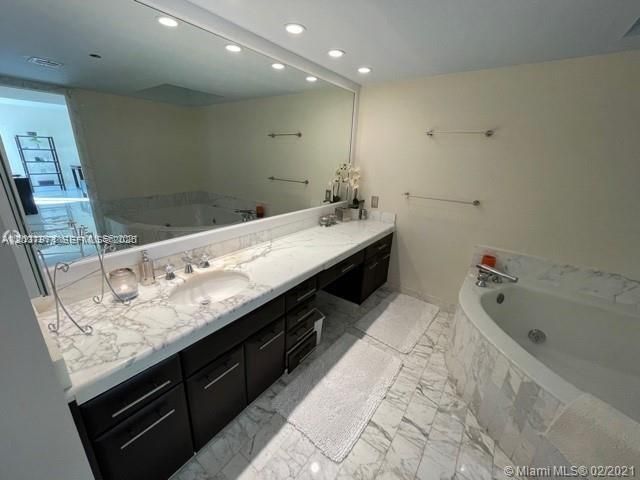 19707 Turnberry Way , Unit 23F, Aventura, FL 33180 Photo