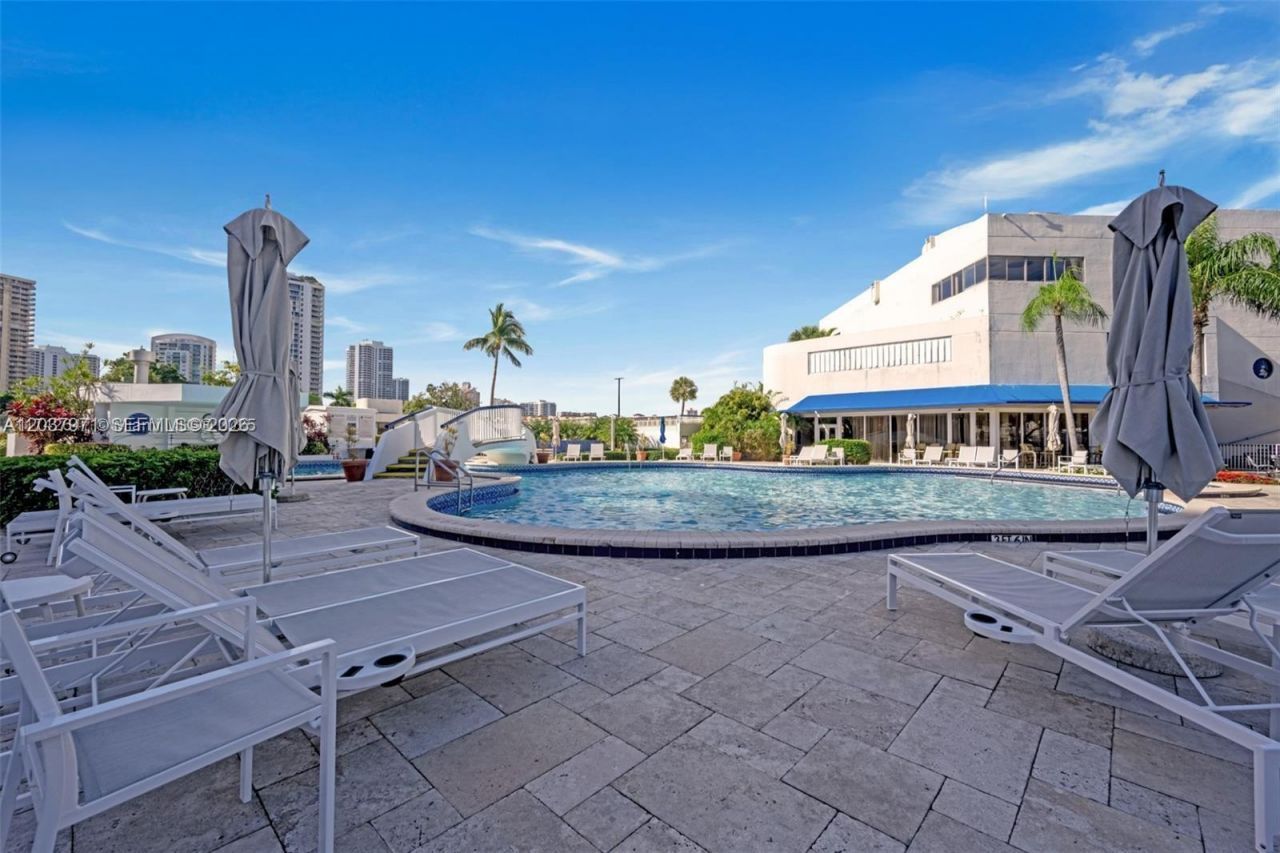 19707 Turnberry Way , Unit 23F, Aventura, FL 33180 Photo