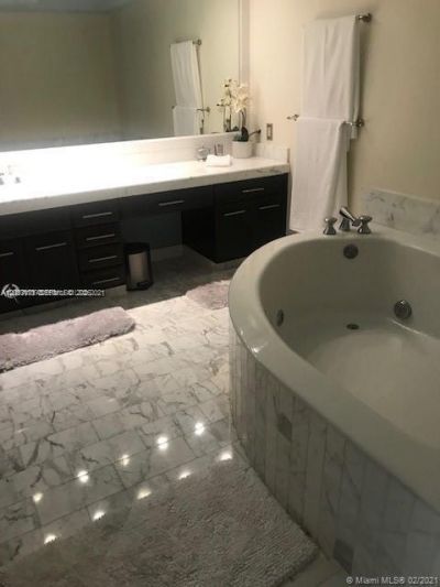 19707 Turnberry Way , Unit 23F, Aventura, FL 33180 Photo