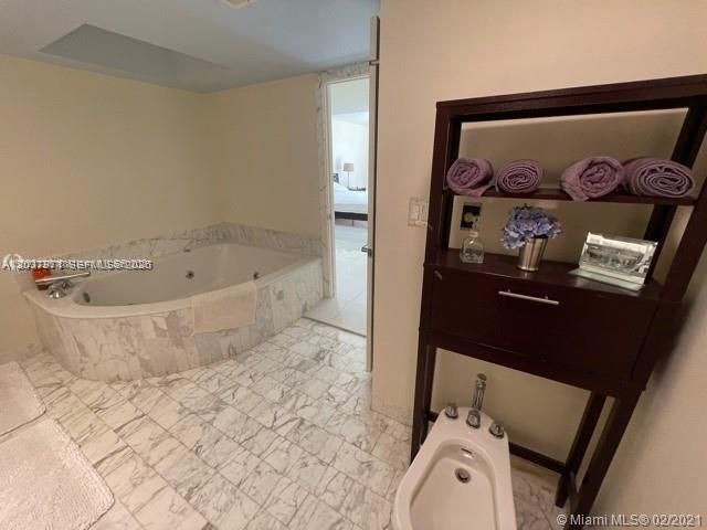 19707 Turnberry Way , Unit 23F, Aventura, FL 33180 Photo