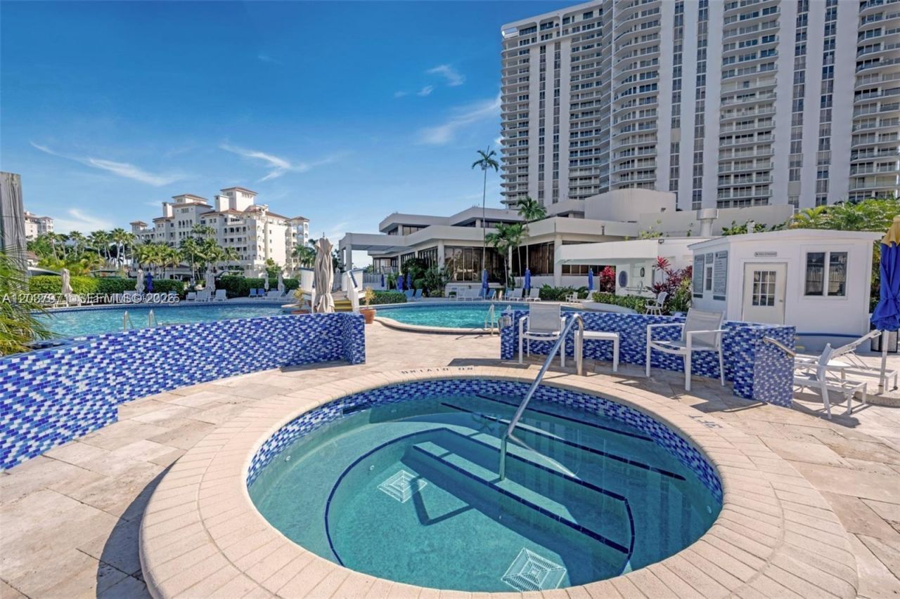 19707 Turnberry Way , Unit 23F, Aventura, FL 33180 Photo