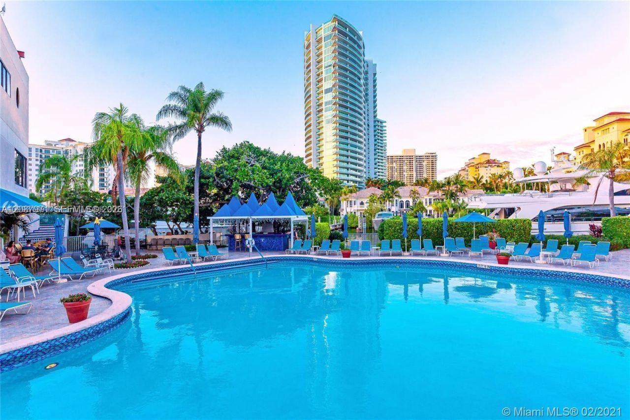 19707 Turnberry Way , Unit 23F, Aventura, FL 33180 Photo