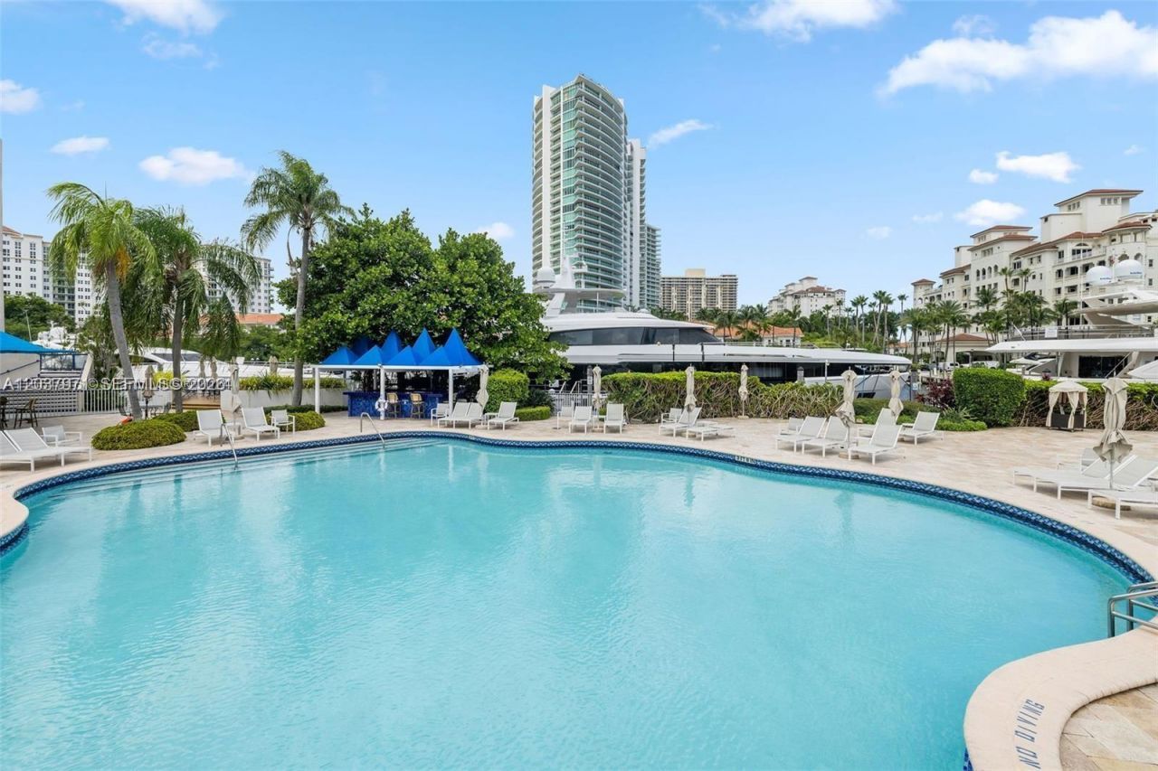 19707 Turnberry Way , Unit 23F, Aventura, FL 33180 Photo