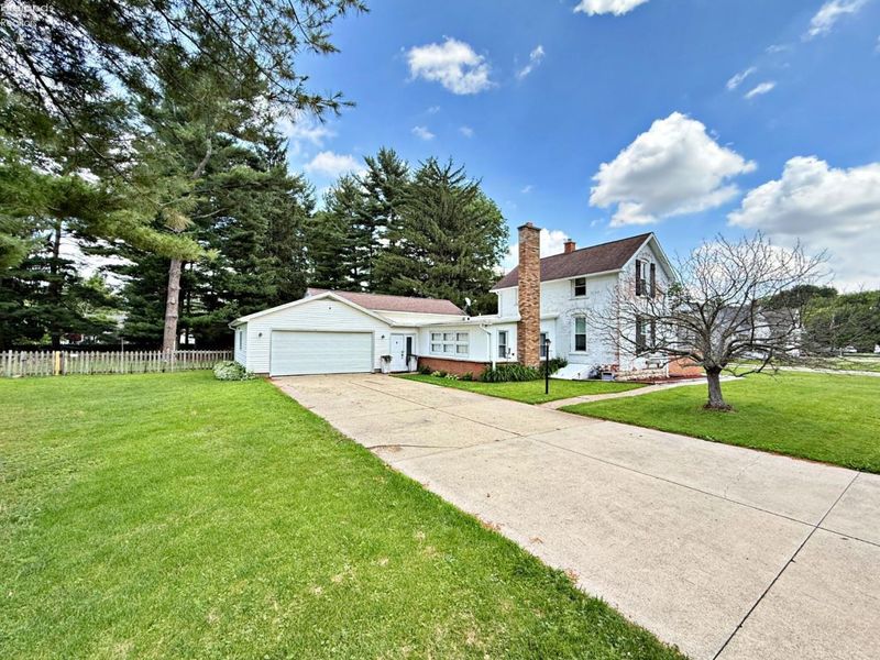 827 Upton Road, Fremont, OH 43420 Photo 1