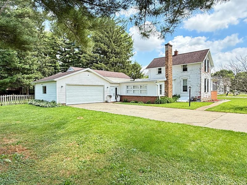 827 Upton Road, Fremont, OH 43420 Photo 4