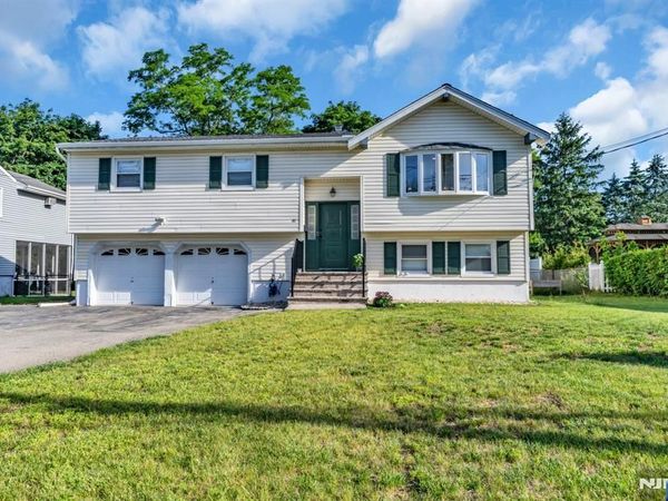 33 Oak Avenue, Pequannock Township, NJ 07440