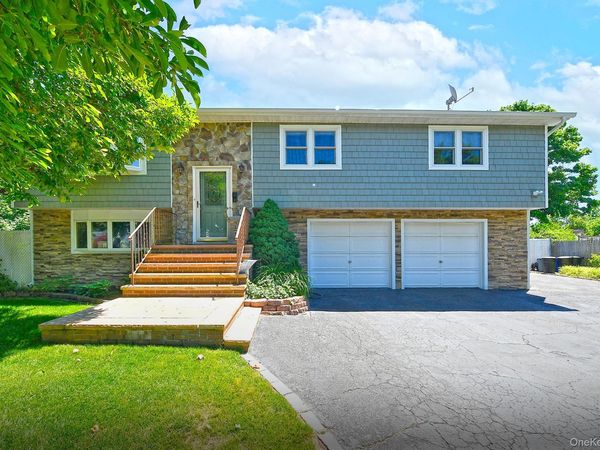 183 6th Avenue , Holtsville, NY 11742