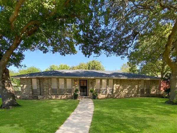 1039 Oak Meadow Lane, DeSoto, TX 75115
