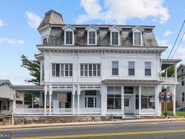 102 & 104 N MAIN STREET , EDINBURG, VA 22824