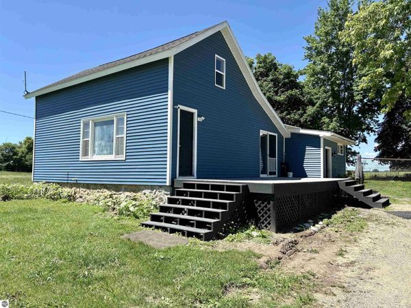 4275 Vandecar Road N, Weidman, MI 48893