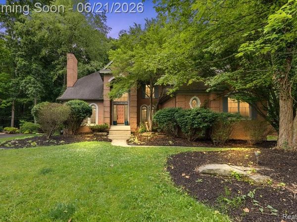 6403 W Oaks Drive, West Bloomfield Township, Mi 48324