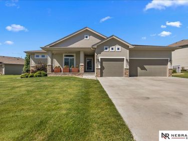 21805 H Street, Omaha, NE 68022