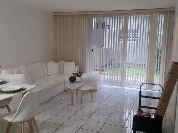 10000 NW 80th Ct, Unit 2149, Hialeah Gardens, FL 33016
