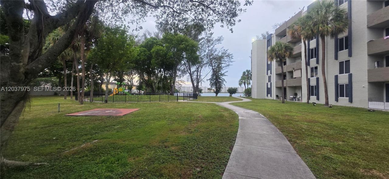 10000 NW 80th Ct, Unit 2149, Hialeah Gardens, FL 33016 Photo