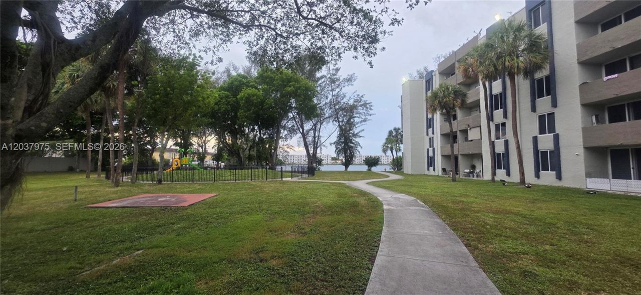 10000 NW 80th Ct, Unit 2149, Hialeah Gardens, FL 33016 Photo