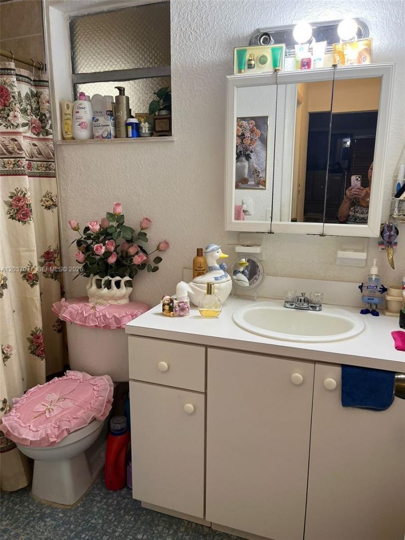 525 W 69th St , Unit 207, Hialeah, FL 33014 Photo
