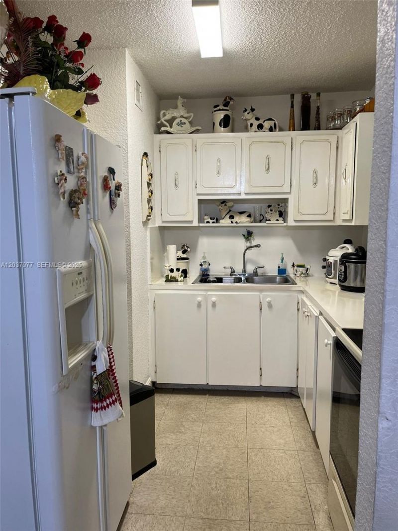 525 W 69th St , Unit 207, Hialeah, FL 33014 Photo