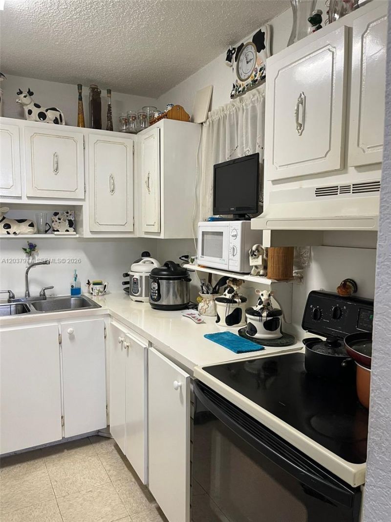 525 W 69th St , Unit 207, Hialeah, FL 33014 Photo