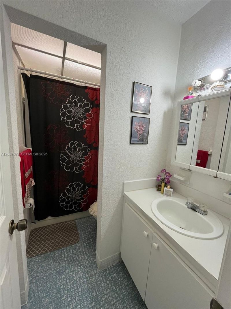 525 W 69th St , Unit 207, Hialeah, FL 33014 Photo