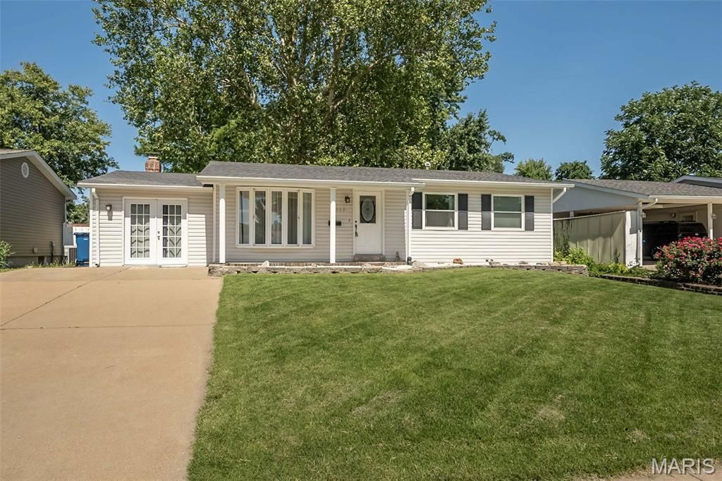 12030 Bennington Place , Maryland Heights, MO 63043 Main Photo