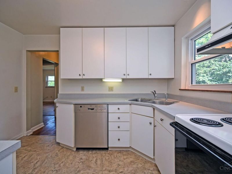 7311 Miami Hills Drive, Cincinnati, OH 45243 Photo 13