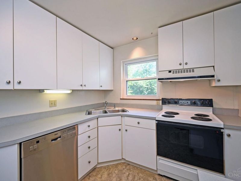 7311 Miami Hills Drive, Cincinnati, OH 45243 Photo 14