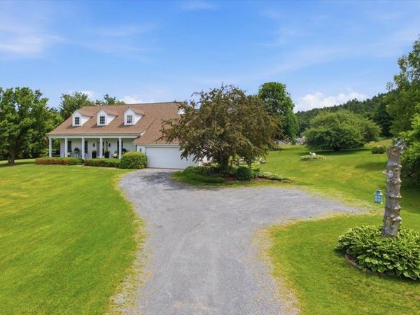 3287 Route 7 Route, Pownal, VT 05261