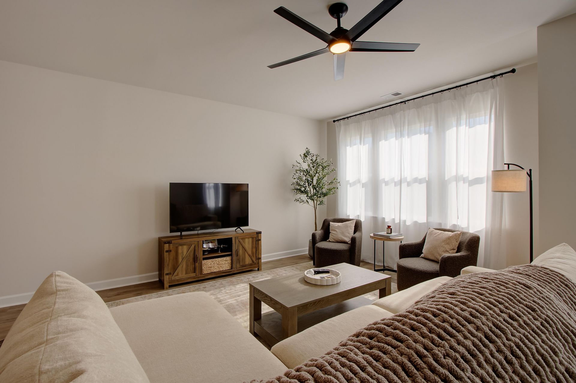 5208 New Palm Court Photo 13