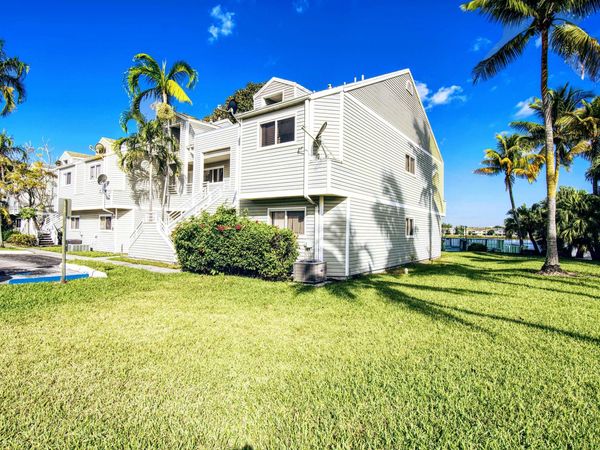 3401 NW 44th Street, Unit 205, Lauderdale Lakes, FL 33309