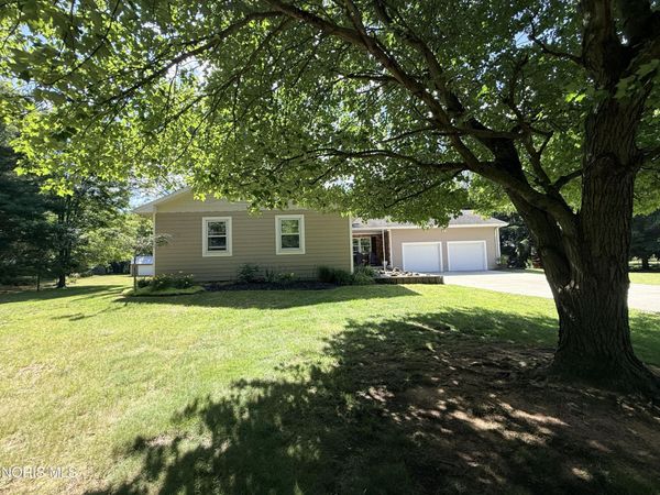 5836 County Road 2 , Swanton, OH 43558