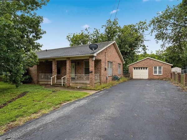 903 S Harrison Street, McGregor, TX 76657