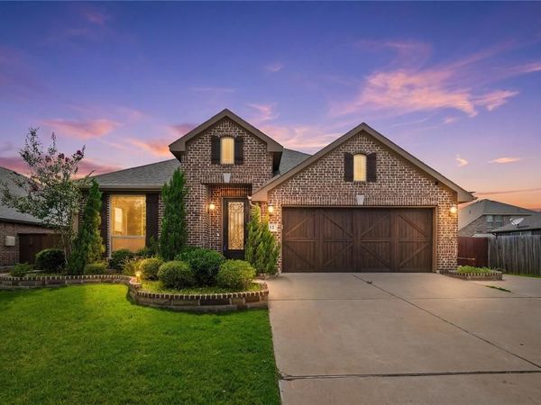 512 Carnation Lane, Mansfield, TX 76063
