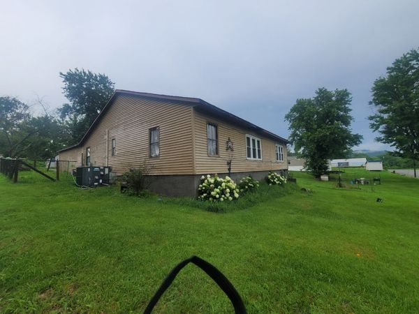 95 Middle Avenue , Simpson, IL 62985