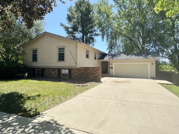 641 Webster Street , Algonquin, IL 60102
