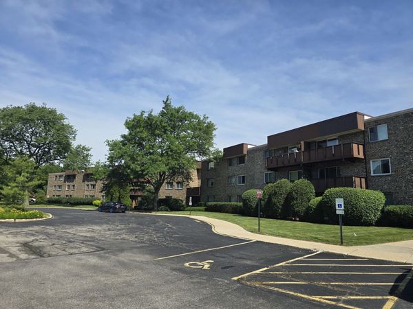 2650 Brookwood Way Drive, Unit 223, Rolling Meadows, IL 60008