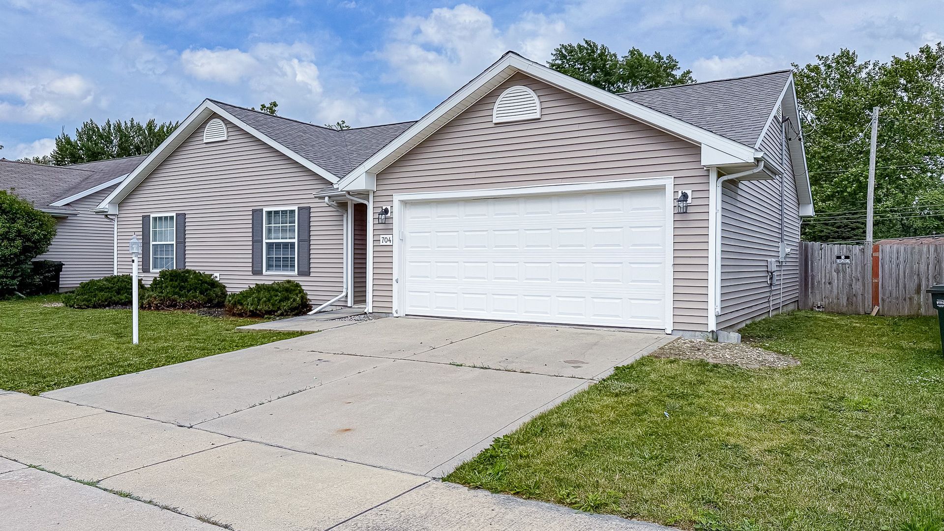 704 S Sunny Lane, Urbana, IL 61802 Main Photo
