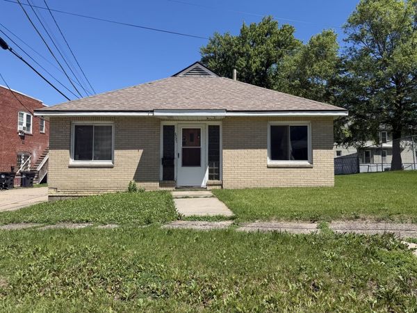 3721 5th Avenue , Moline, IL 61265