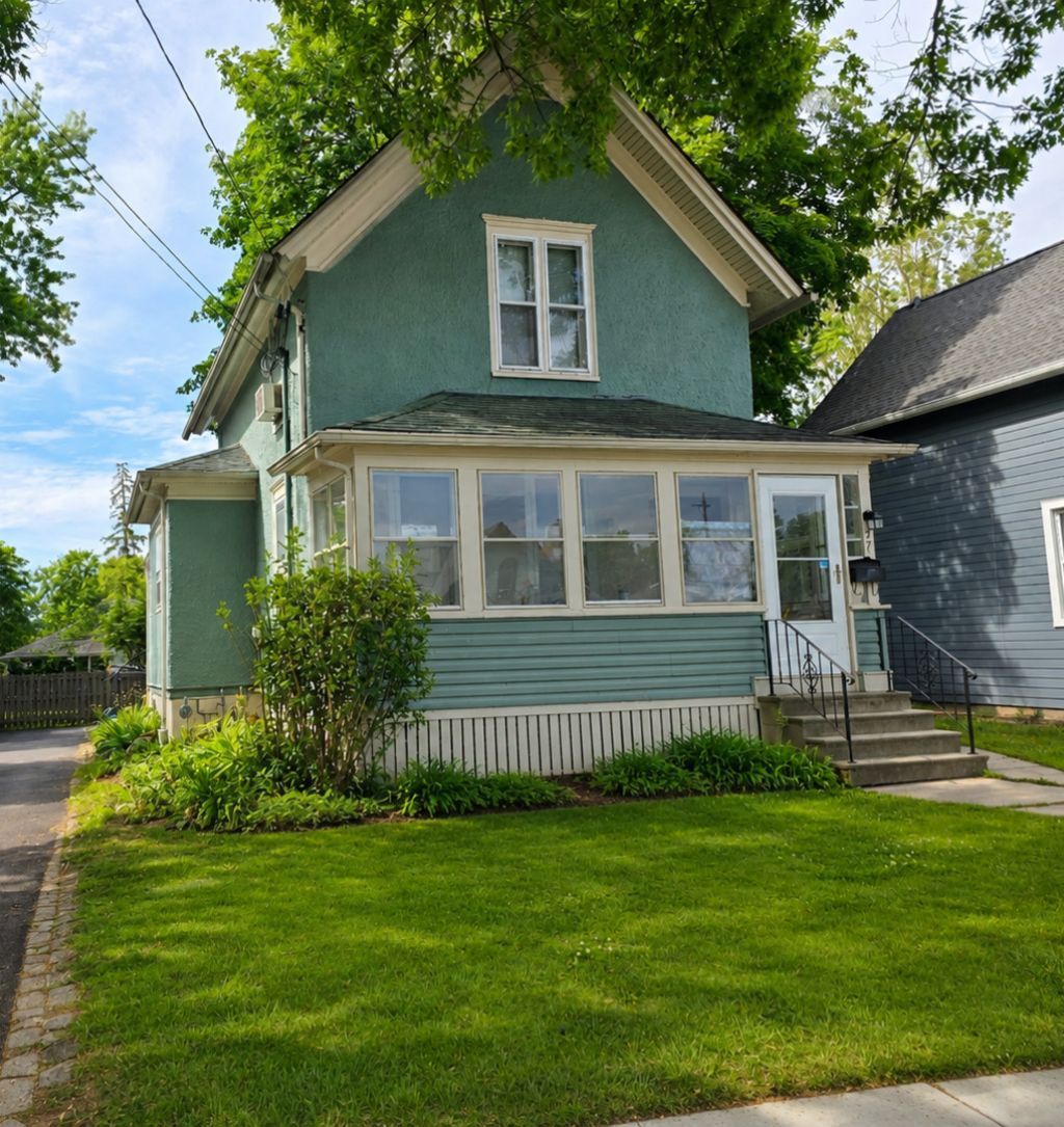 571 Walnut Avenue , Elgin, IL 60123 Main Photo