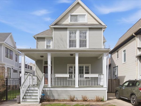 1828 W Berenice Avenue , Chicago, IL 60613