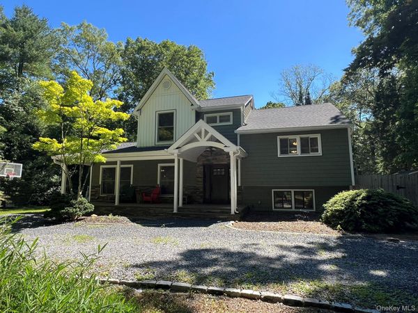 23 Craig Drive , Huntington Station, NY 11746