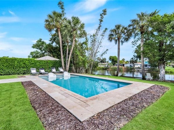 841 107th AVE N, NAPLES, FL 34108