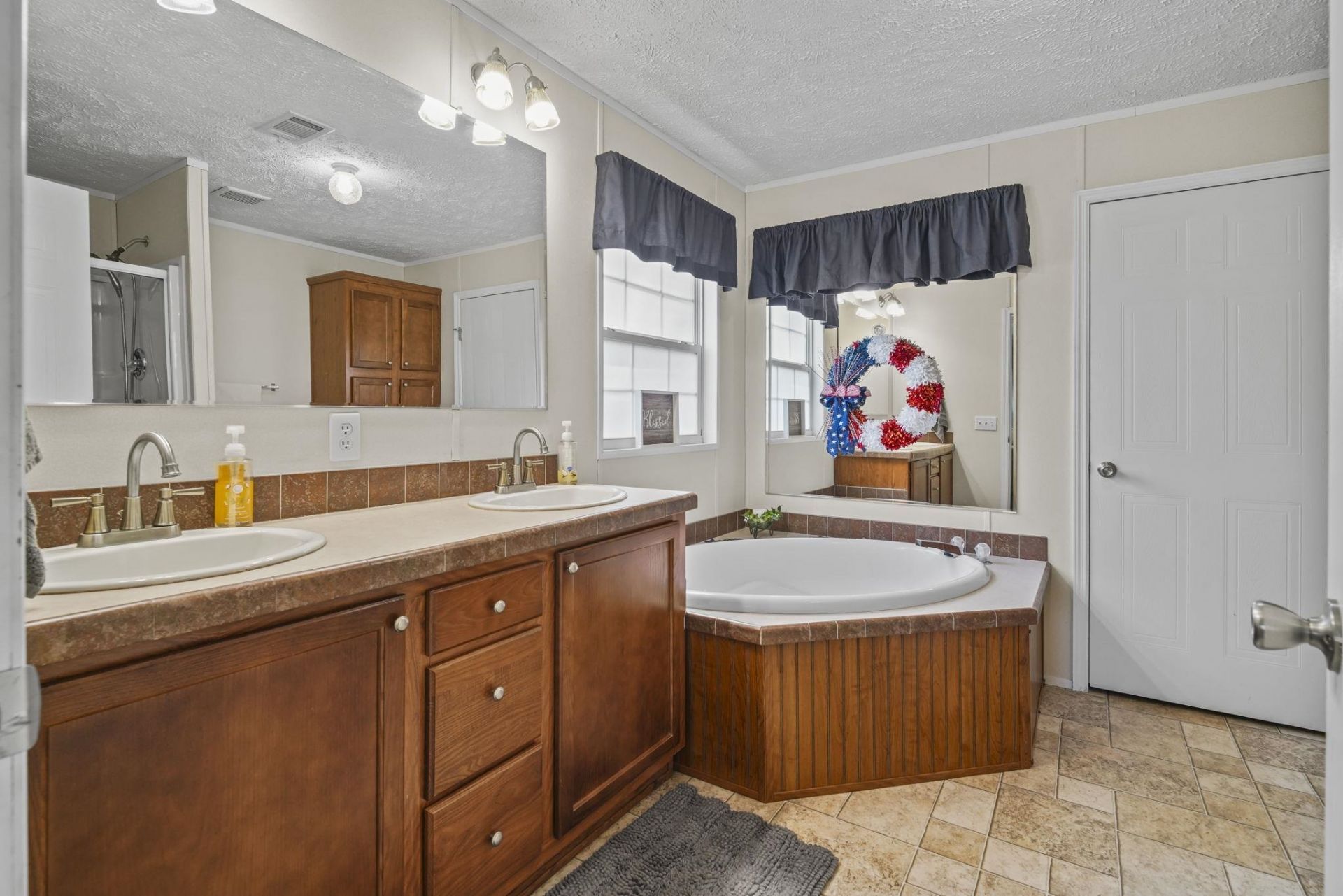 160 Nollie Rd. Photo 23