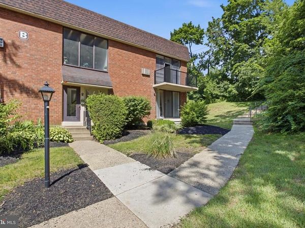 100 E GLENOLDEN AVENUE , Unit B-4, GLENOLDEN, PA 19036